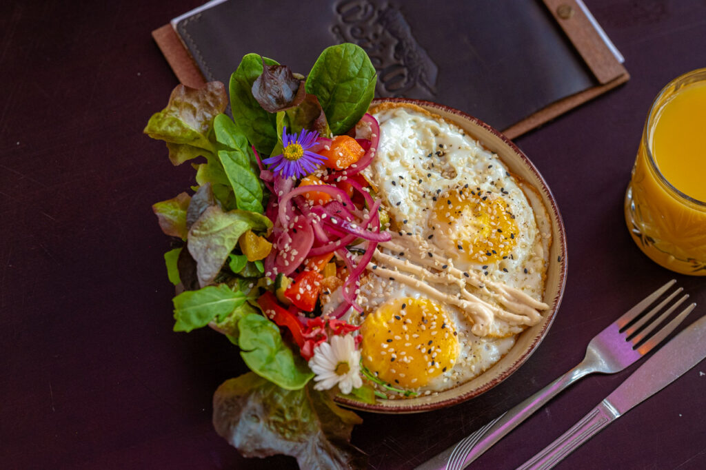 Koh-Samui Frühstücksbowl mit Spiegelei